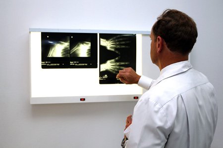 Dokter Heymans doing an Echography/Ultrasound